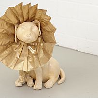 kind girl covered with gold (Mother Hulda)